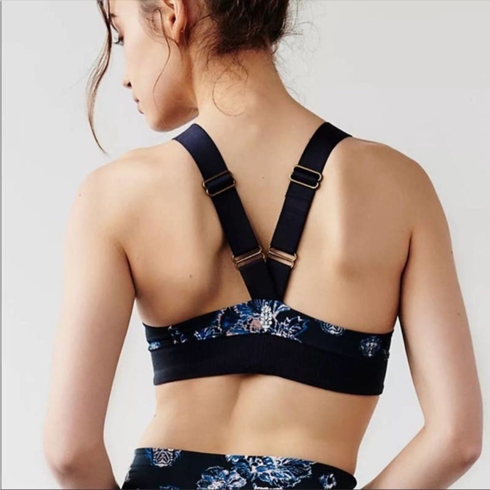 Free People Sports Bra Small Navy Blue Floral Freestyle Racerback Athletic